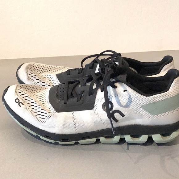 ON Cloud cloud flash sneakers size 8 - Picture 4 of 13